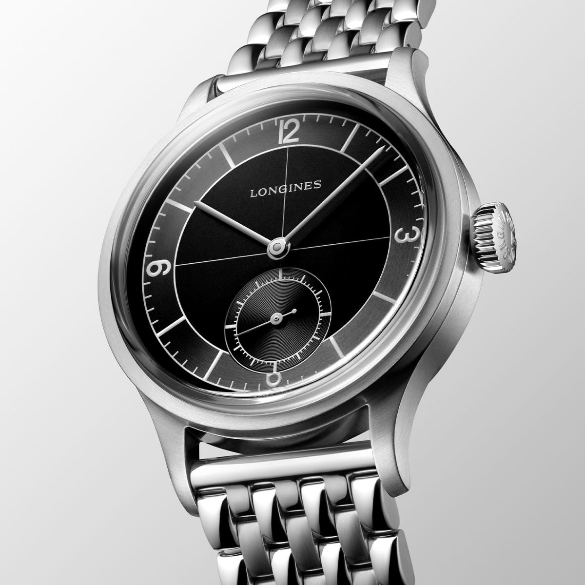đồng hồ Longines Heritage Classic với mặt số màu đen và dây đeo BoR