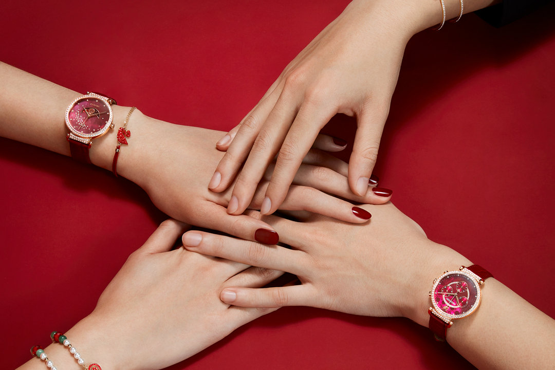 swarovski-watch-collection-2023-t-n-vinh-nh-ng-kho-nh-kh-c-r-c-r-c-a