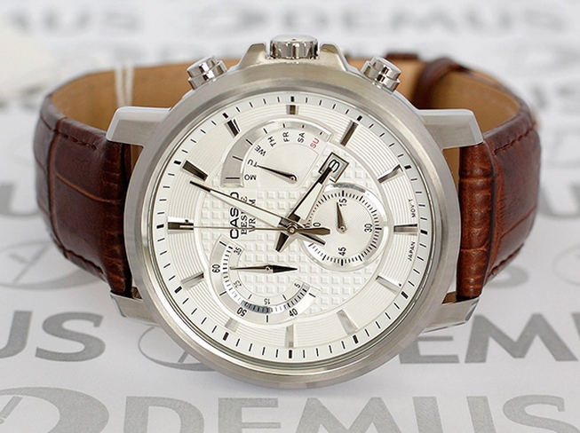 True Timeless: 8 mẫu đồng hồ hiệu cao cấp 2014