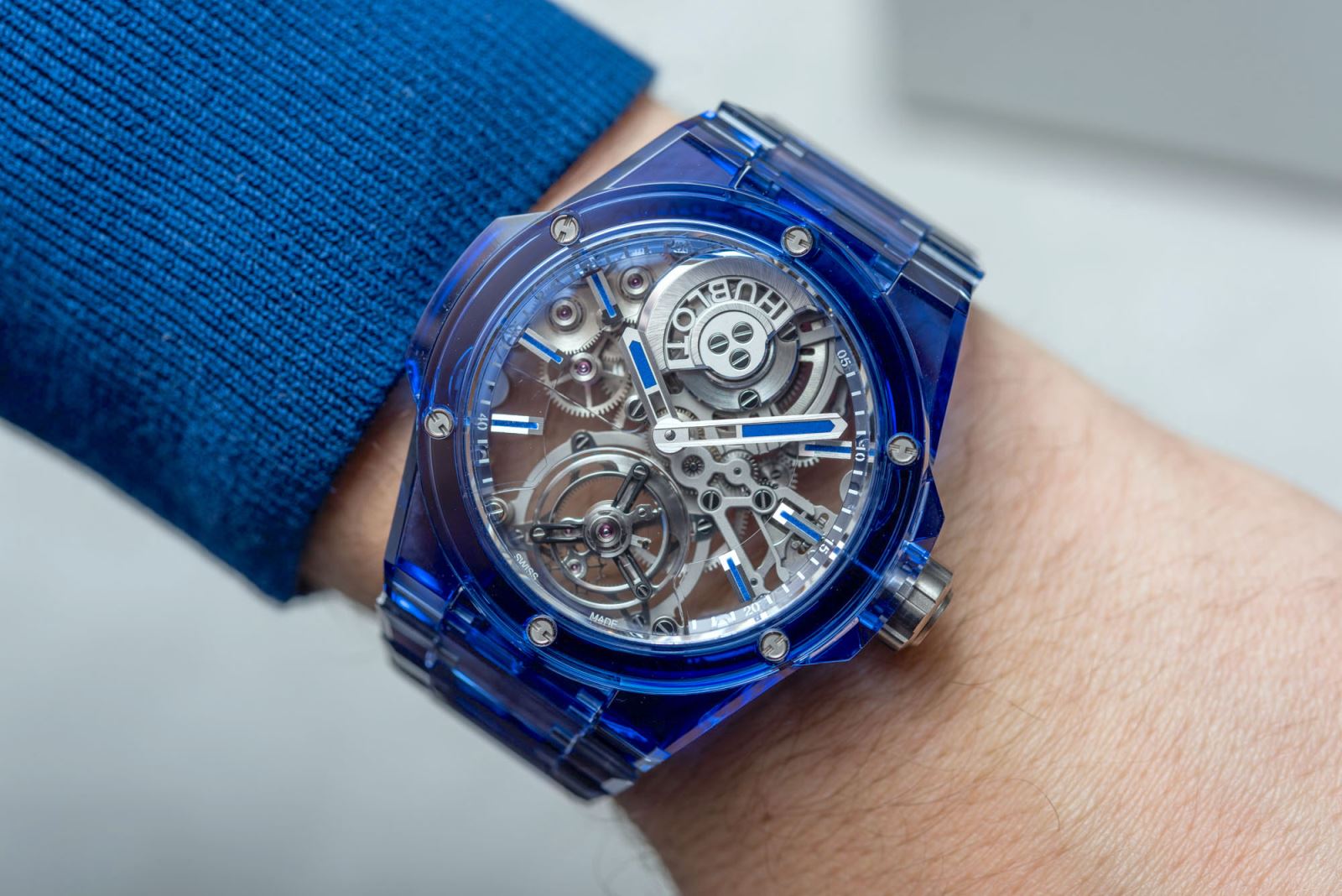 Hublot ra mắt đồng hồ Big Bang Integrated Tourbillon Full Blue Sapphire 