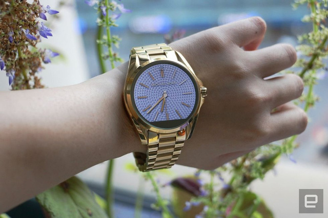 Đồng hồ thông minh Michael Kors Access - Luxury Shopping