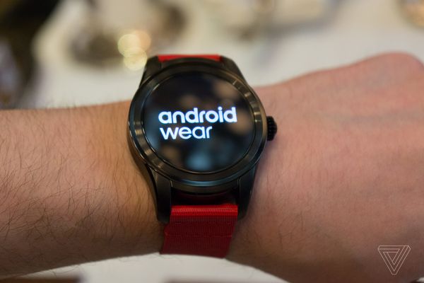 Không thua kém Tag Heuer, Montblanc cũng trình làng đồng hồ thông minh chạy Android Wear 2.0, chip Snapdragon, màn hình AMOLED