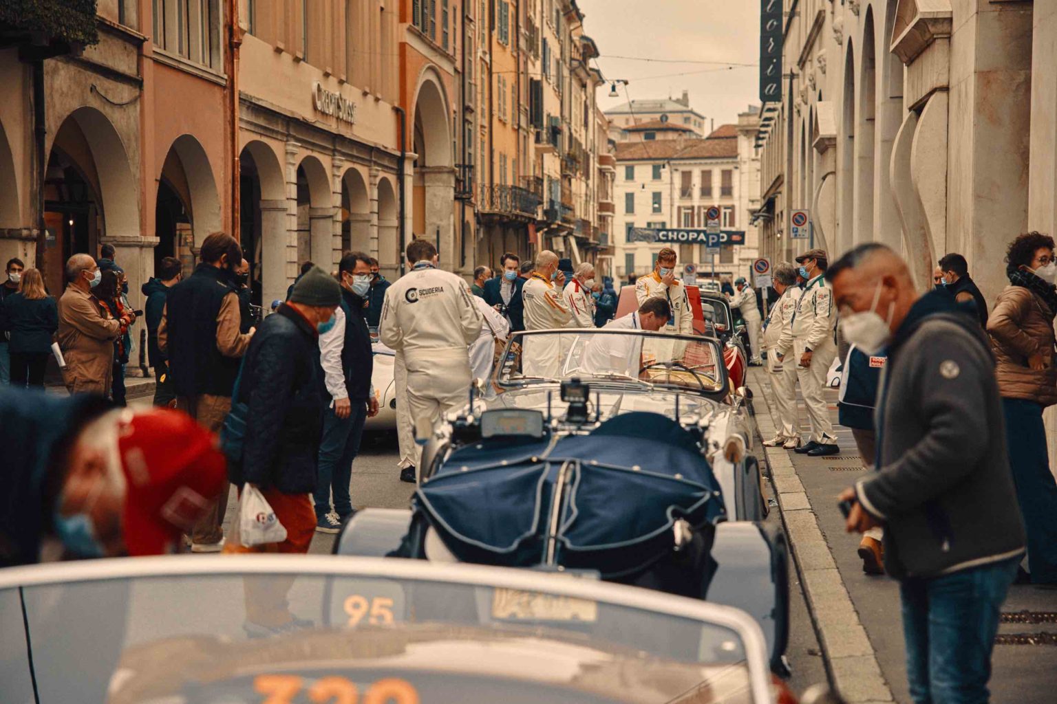 cuộc đua xe cổ điển Mille Miglia và nhà tài trợ Chopard `
