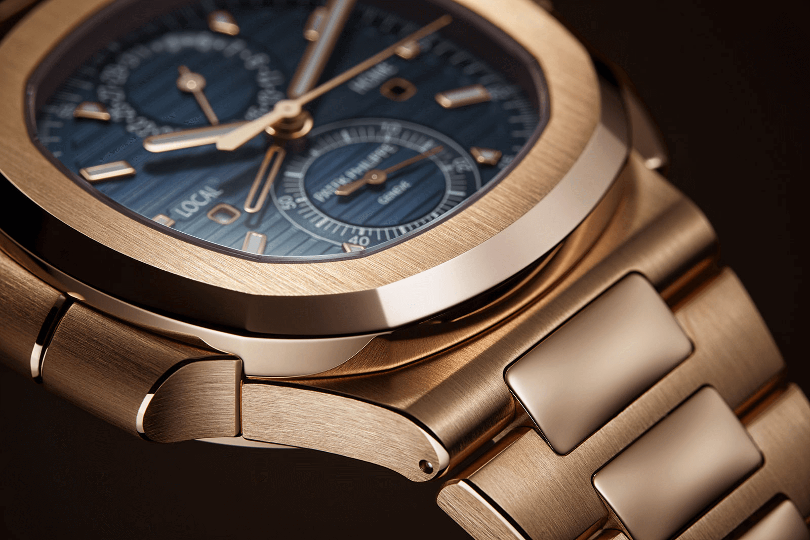 đồng hồ patek philippe nautilus 5990/1R vàng nguyên khối mặt số xanh dương 