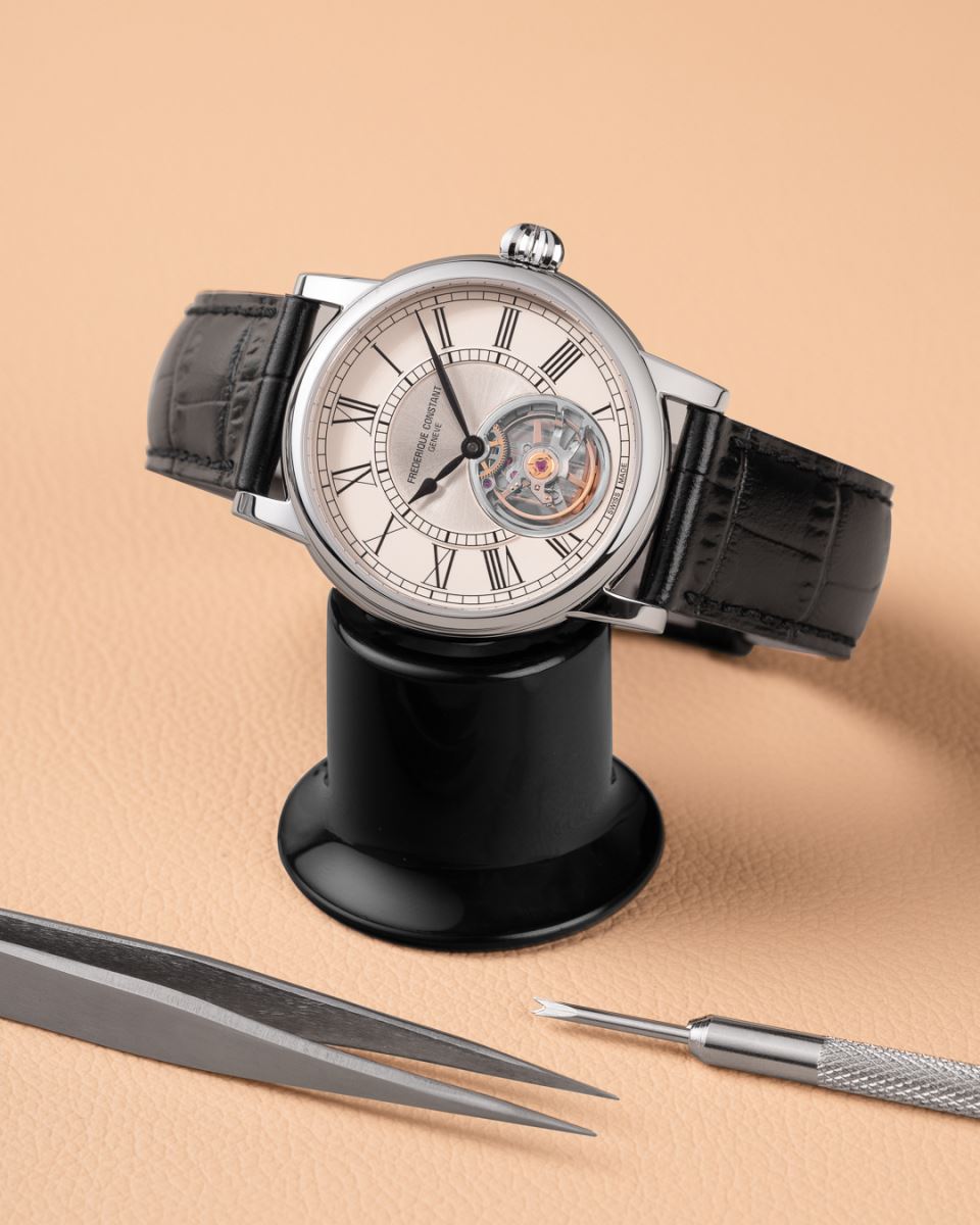 frederique constant classics heart beat lộ cơ mới 