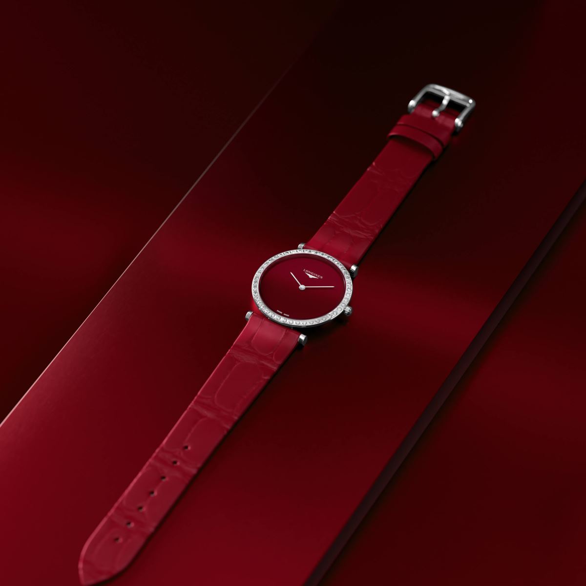 đồng hồ màu đỏ 