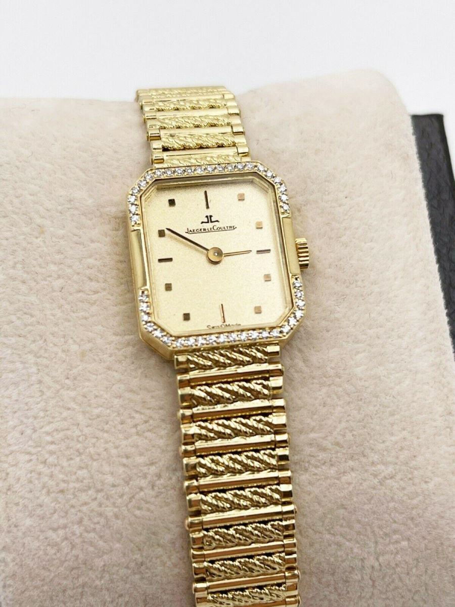Đồng hồ nữ Jaeger-LeCoultre được làm từ vàng khối và đính kim cương vào đầu những năm 1900