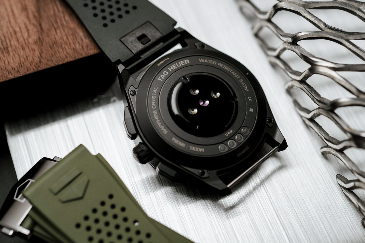 mặt lưng smartwatch TAG heuer connected 2020