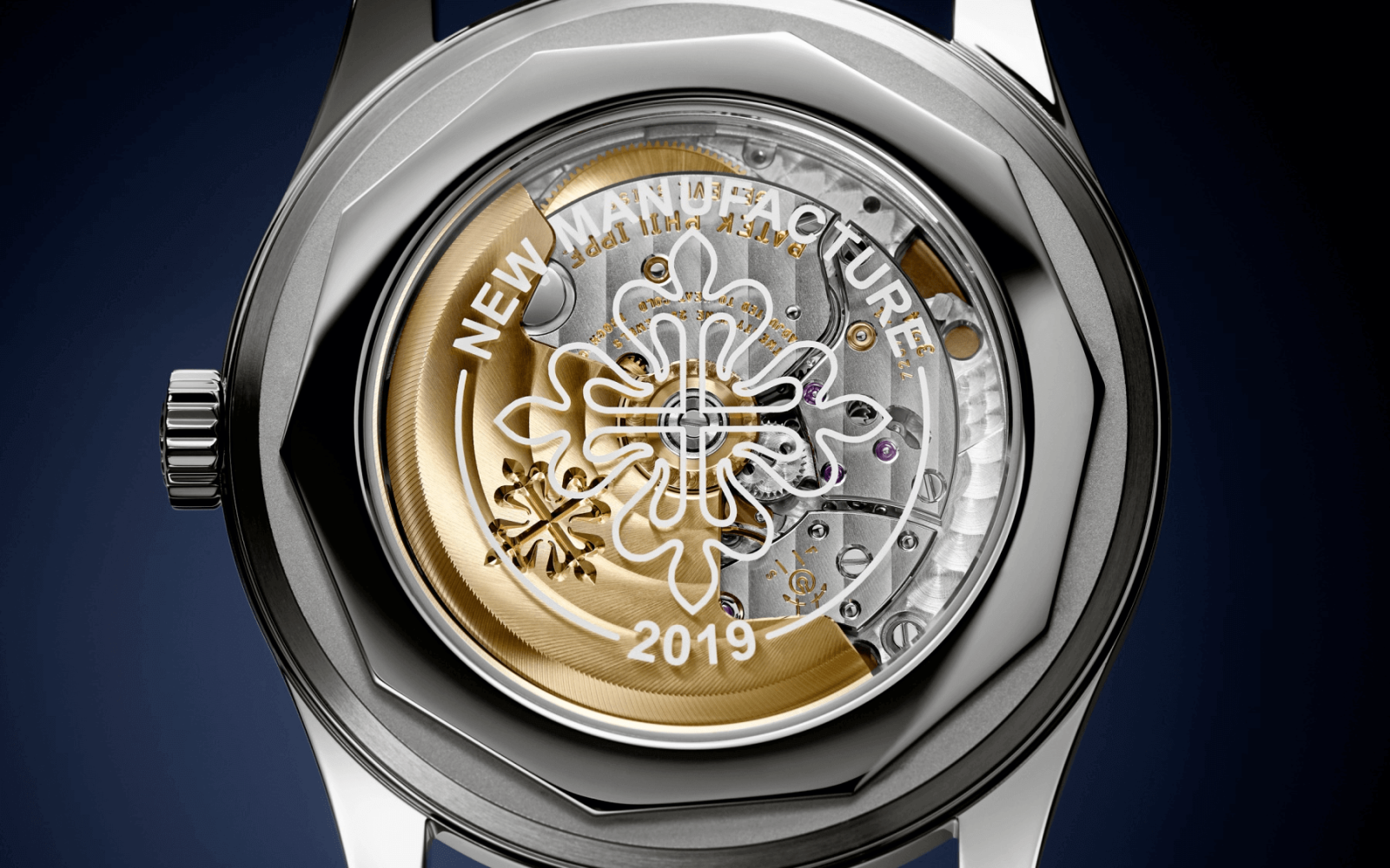 mặt lưng đồng hồ PATEK PHILIPPE CALATRAVA 6007A - PHIÊN BẢN KỶ NIỆM “MANUFACTURE 2019”