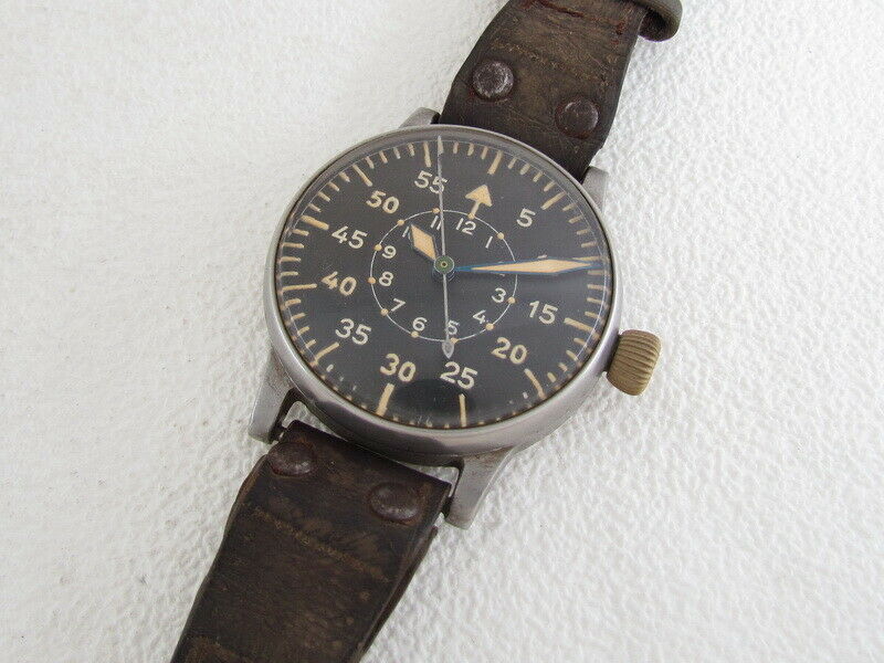 Một ví dụ về thiết kế đồng hồ quân đội Đức trong thời kỳ 1941